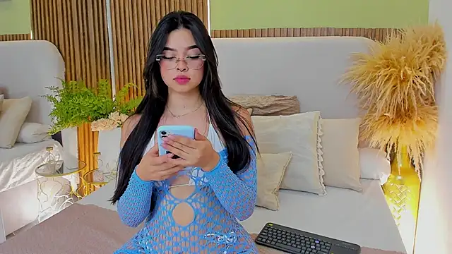 Snapshot of CristalMayson chatting on February 2026 10:50:01 PM CristalMayson online show from February 2026 10:50:01 PM