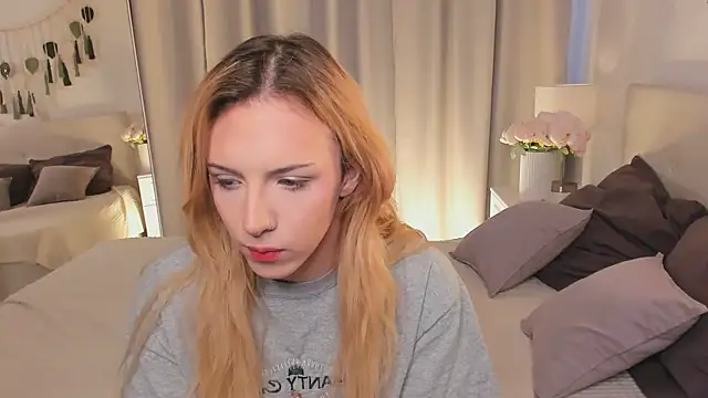 Tiffany  King online show from April 2026 05:46:01 AM