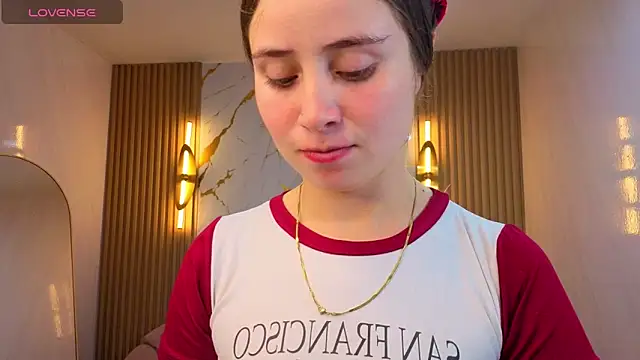 Snapshot of Ariana18_b chatting on February 2026 12:50:01 PM Ariana18 b online show from February 2026 12:50:01 PM