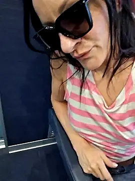 IRISKOSU online show from June 2026 05:59:02 PM