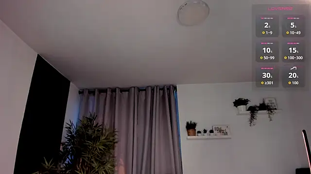 moonhelen online show from July 2026 11:21:02 PM