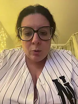 JasmineGlow7 online show from March 2026 10:21:02 PM