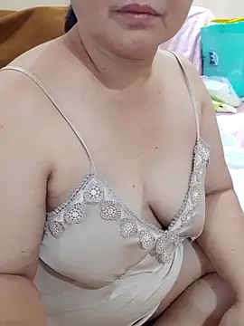 Snapshot of Yummyamasha chatting on May 2026 01:17:01 PM Yummyamasha online show from May 2026 01:17:01 PM