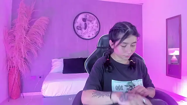 charlottee27  online show from July 2026 01:56:01 AM