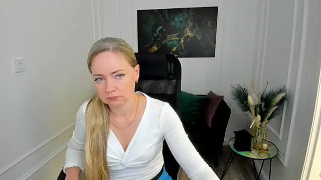 Snapshot of CharlotteKerti chatting on June 2026 07:44:02 PM CharlotteKerti online show from June 2026 07:44:02 PM