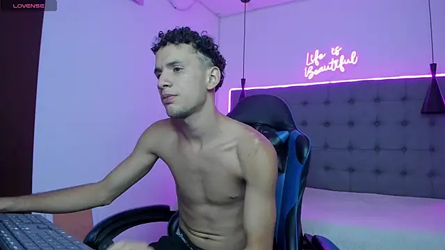 JDWhite18 online show from April 2026 11:32:01 PM