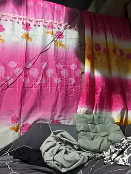 Snapshot of Queen-barbie chatting on February 2026 06:58:02 PM Queen-barbie online show from February 2026 06:58:02 PM