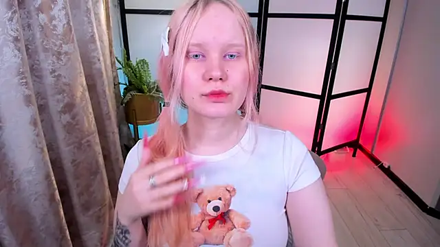 AnnieVibe online show from April 2026 07:29:02 PM