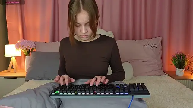 AliceYummy online show from February 2026 07:54:01 PM