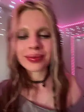 Maxine gold online show from March 2026 06:19:02 AM