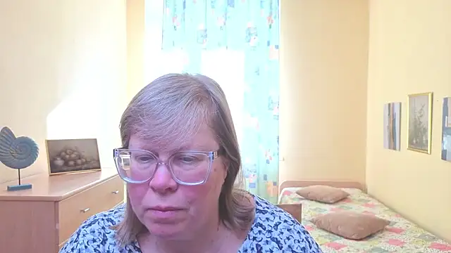 Snapshot of Emma_Eclipsee chatting on February 2026 10:48:01 AM Emma Eclipsee online show from February 2026 10:48:01 AM