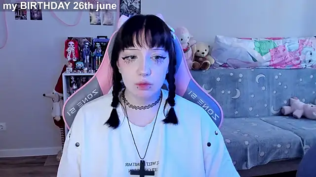 Snapshot of MollysLand chatting on June 2026 07:31:01 AM MollysLand online show from June 2026 07:31:01 AM