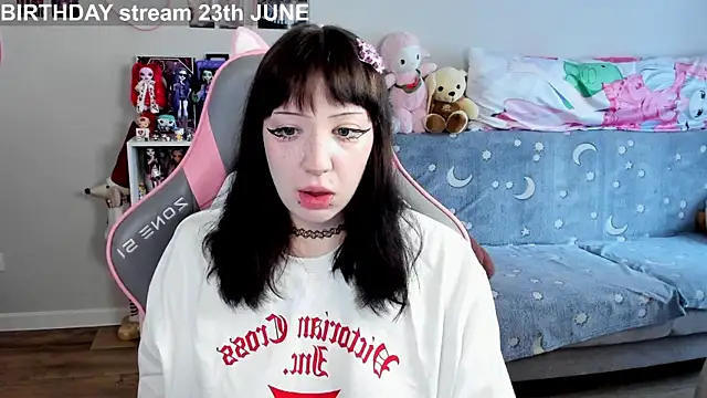 Snapshot of MollysLand chatting on June 2026 09:01:02 AM MollysLand online show from June 2026 09:01:02 AM