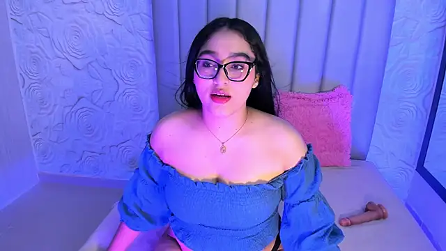 Lya dubois  online show from July 2026 07:20:01 PM