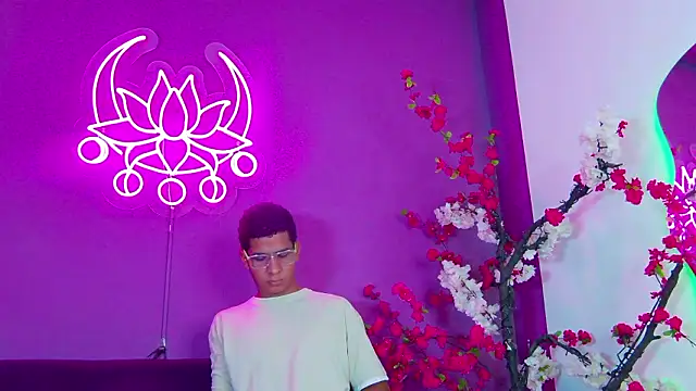 Snapshot of Noah_Greenhartt chatting on February 2026 08:43:01 PM Noah Greenhartt online show from February 2026 08:43:01 PM