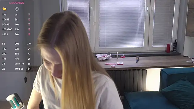 Snapshot of FranciscaGaring chatting on February 2026 07:13:02 AM FranciscaGaring online show from February 2026 07:13:02 AM