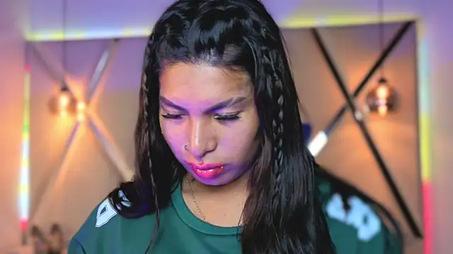 Snapshot of MeelFox chatting on February 2026 01:11:01 PM MeelFox online show from February 2026 01:11:01 PM