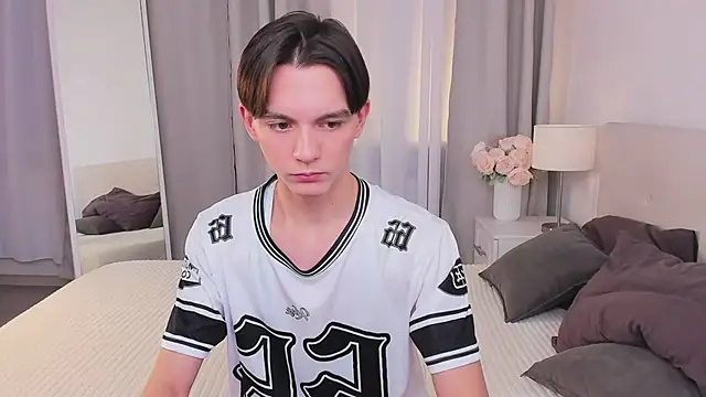 Snapshot of Ian_Harrickton chatting on March 2026 03:19:02 PM Ian Harrickton online show from March 2026 03:19:02 PM