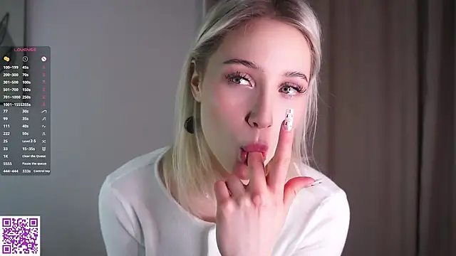 Snapshot of Nianelo chatting on February 2026 09:03:02 PM Nianelo online show from February 2026 09:03:02 PM