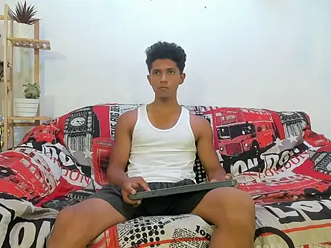 Snapshot of Yoel_hot2004 chatting on February 2026 07:43:01 PM Yoel hot2004 online show from February 2026 07:43:01 PM