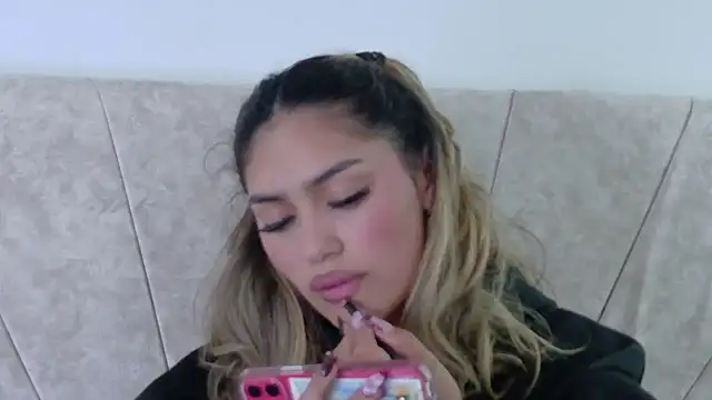 Snapshot of Maddy_Beluci chatting on June 2026 10:33:02 PM Maddy Beluci online show from June 2026 10:33:02 PM