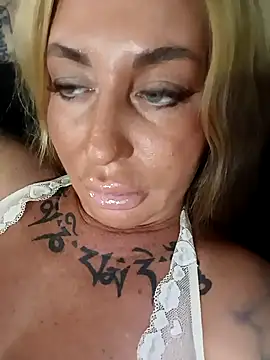 Snapshot of MiaMooly chatting on September 2025 05:01:01 PM MiaMooly online show from September 2025 05:01:01 PM