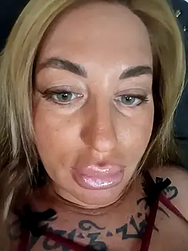 Snapshot of MiaMooly chatting on September 2025 02:06:01 PM MiaMooly online show from September 2025 02:06:01 PM