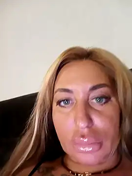 Snapshot of MiaMooly chatting on September 2025 05:47:02 PM MiaMooly online show from September 2025 05:47:02 PM