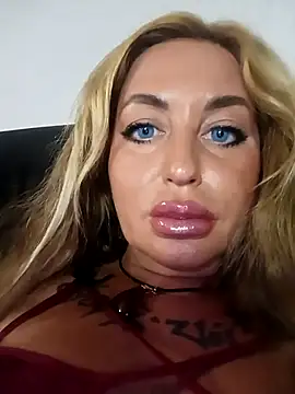 Snapshot of MiaMooly chatting on September 2025 04:52:01 PM MiaMooly online show from September 2025 04:52:01 PM