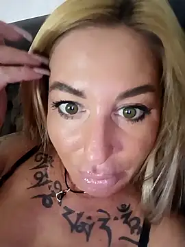 Snapshot of MiaMooly chatting on September 2025 04:34:02 PM MiaMooly online show from September 2025 04:34:02 PM