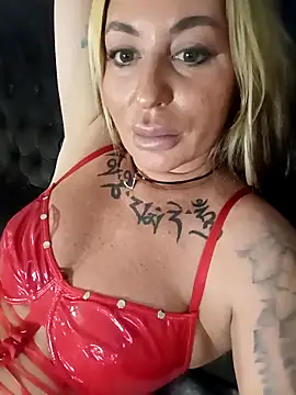 Snapshot of MiaMooly chatting on October 2025 01:45:02 PM MiaMooly online show from October 2025 01:45:02 PM