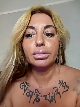 Snapshot of MiaMooly chatting on October 2025 04:51:02 PM MiaMooly online show from October 2025 04:51:02 PM