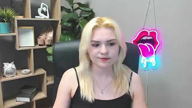 SweetLilyxo online show from March 2026 07:25:02 AM