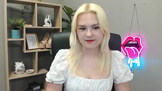 SweetLilyxo online show from May 2026 06:33:01 AM