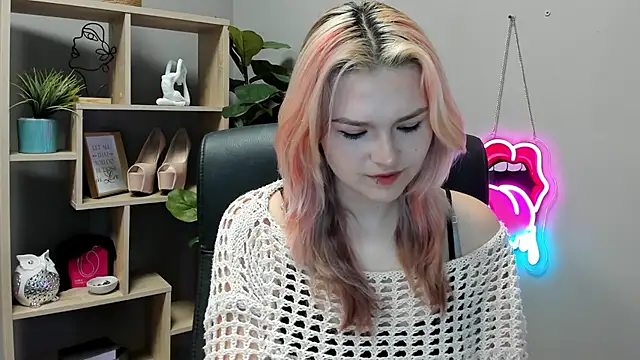 Snapshot of SweetLilyxo chatting on July 2026 08:40:02 AM SweetLilyxo online show from July 2026 08:40:02 AM