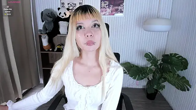 Laukyubey1 online show from April 2026 07:36:01 PM