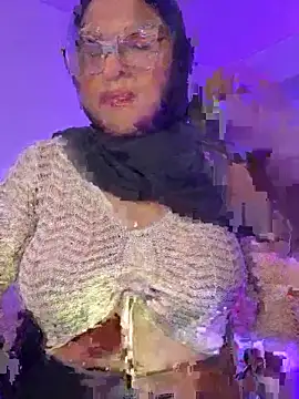 Snapshot of Amira-Awhada chatting on March 2026 10:03:02 PM Amira-Awhada online show from March 2026 10:03:02 PM