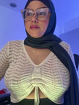 Snapshot of Amira-Awhada chatting on March 2026 08:25:02 PM Amira-Awhada online show from March 2026 08:25:02 PM