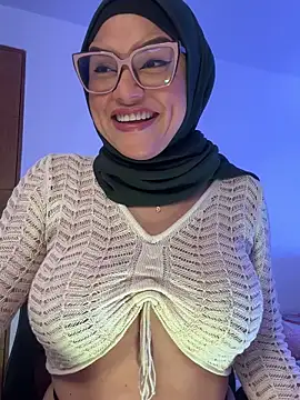 Snapshot of Amira-Awhada chatting on April 2026 09:39:33 PM Amira-Awhada online show from April 2026 09:39:33 PM
