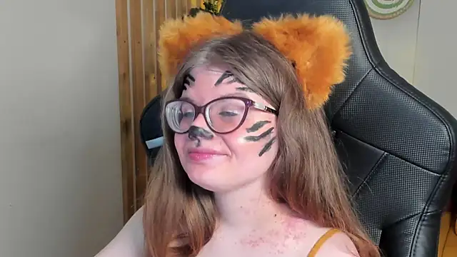 Snapshot of ChloeHalses chatting on February 2026 06:12:01 PM ChloeHalses online show from February 2026 06:12:01 PM