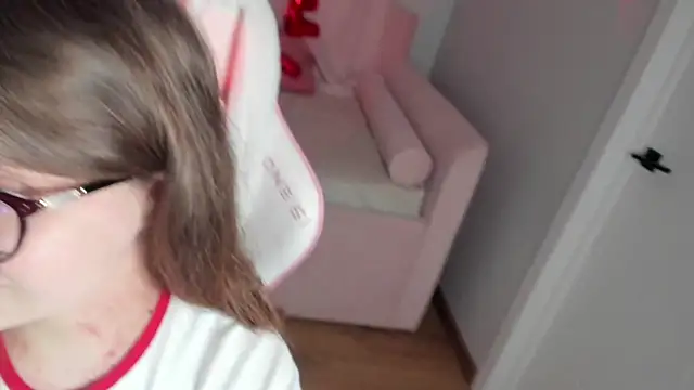 Snapshot of ChloeHalses chatting on February 2026 05:15:01 AM ChloeHalses online show from February 2026 05:15:01 AM