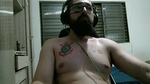 Redlovecouple online show from February 2026 09:58:01 PM