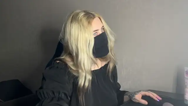 Snapshot of UnaXyling chatting on February 2026 08:31:01 AM UnaXyling online show from February 2026 08:31:01 AM