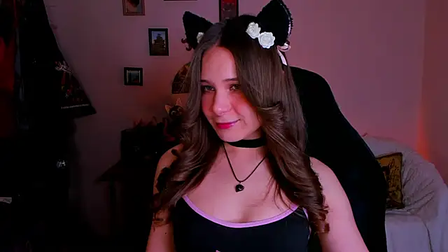 Snapshot of LanaLovely chatting on May 2026 06:32:01 AM LanaLovely online show from May 2026 06:32:01 AM