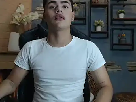 FemNoa online show from February 2026 05:41:01 PM