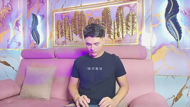 FemNoa online show from February 2026 07:25:02 PM