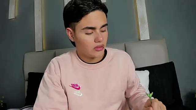 FemNoa online show from March 2026 01:51:01 PM