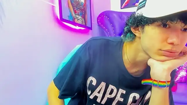 Snapshot of thanier_18 chatting on February 2026 07:50:02 PM thanier 18 online show from February 2026 07:50:02 PM