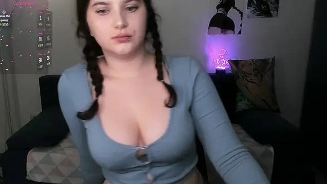 chloe dashh online show from March 2026 07:18:02 PM