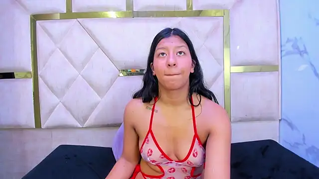 Snapshot of Vaneline2 chatting on May 2026 06:09:01 PM Vaneline2 online show from May 2026 06:09:01 PM